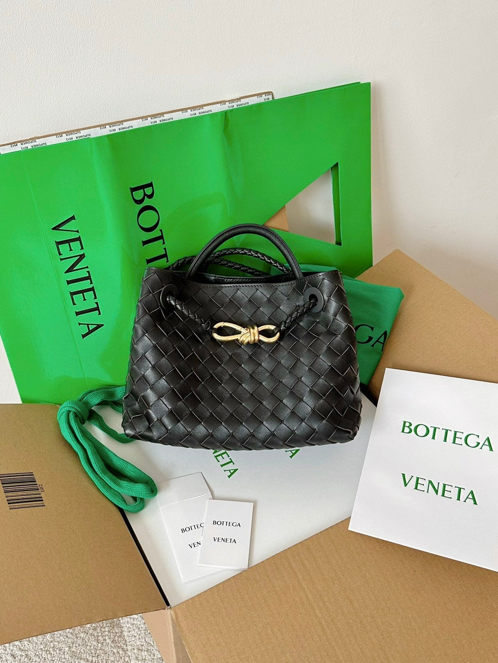 BOTTEGA VENETA SMALL ANDIAMO 25CM BLACK LAMBSKIN