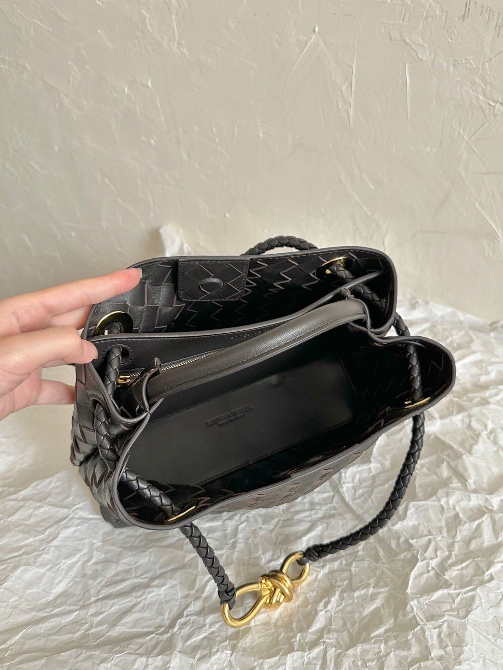 BOTTEGA VENETA SMALL ANDIAMO 25CM BLACK LAMBSKIN