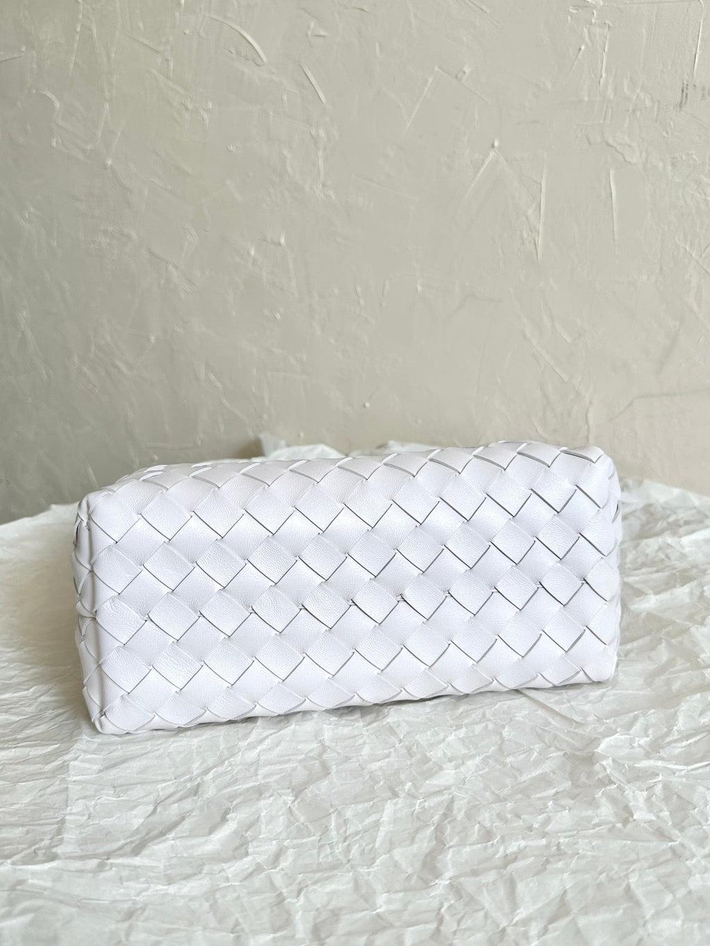 BOTTEGA VENETA SMALL ANDIAMO 25CM WHITE LAMBSKIN
