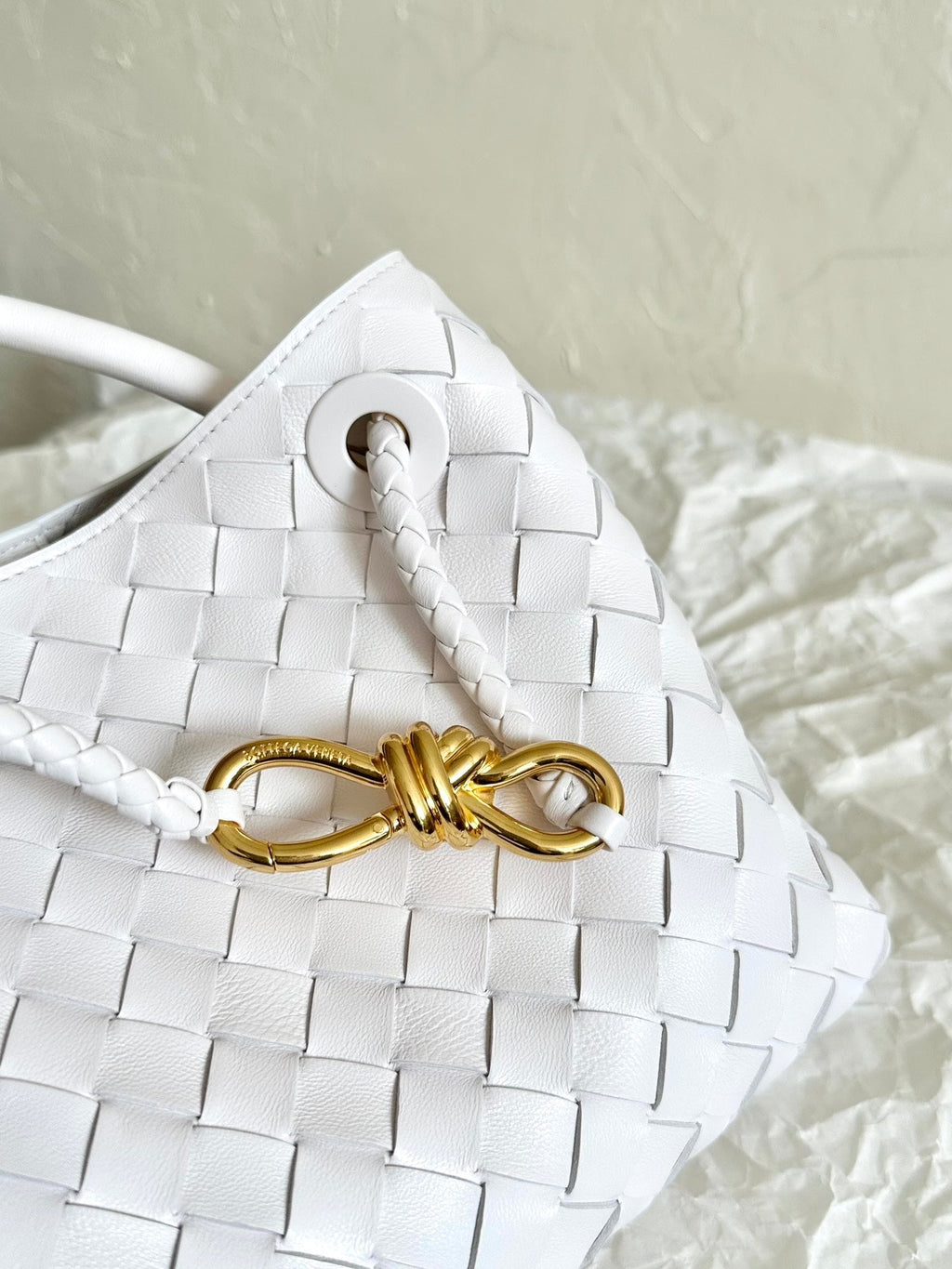 BOTTEGA VENETA SMALL ANDIAMO 25CM WHITE LAMBSKIN