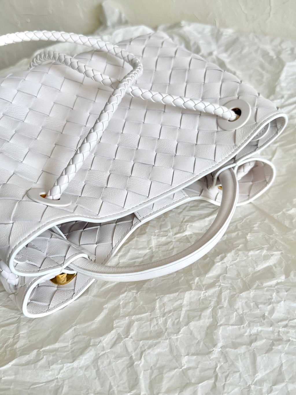 BOTTEGA VENETA SMALL ANDIAMO 25CM WHITE LAMBSKIN