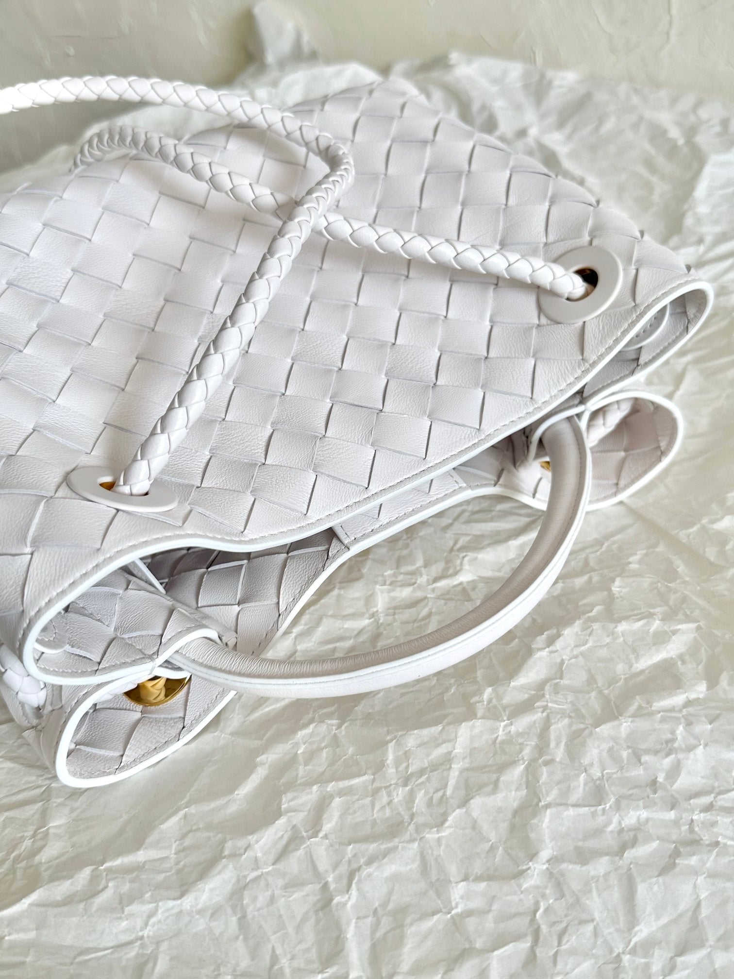 BOTTEGA VENETA SMALL ANDIAMO 25CM WHITE LAMBSKIN