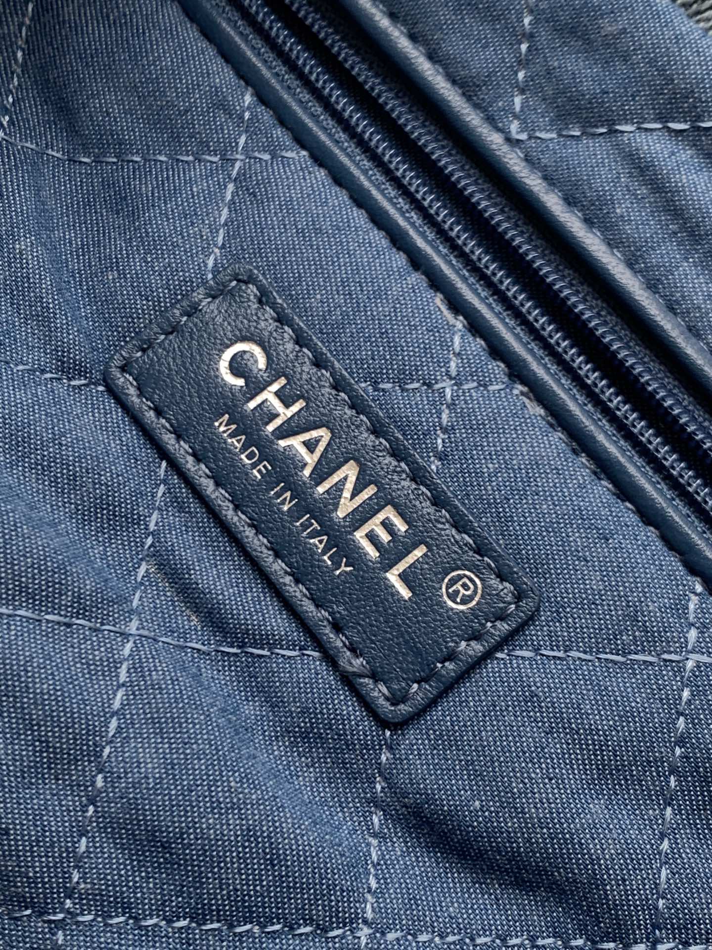 CHANEL HOBO 39CM JEAN SILVER HARDWARE