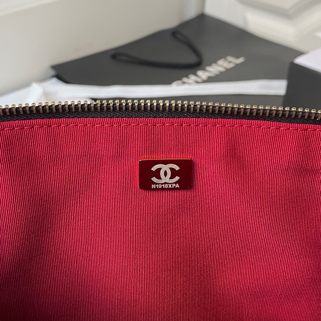 CHANEL HOBO 28CM BLACK LAMBSKIN GOLD HARDWARE