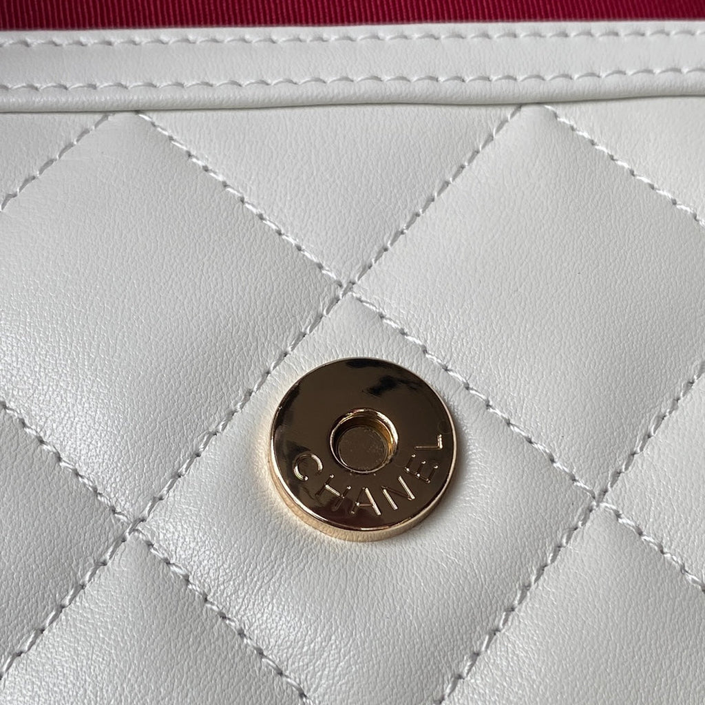 CHANEL HOBO 28CM WHITE LAMBSKIN GOLD HARDWARE