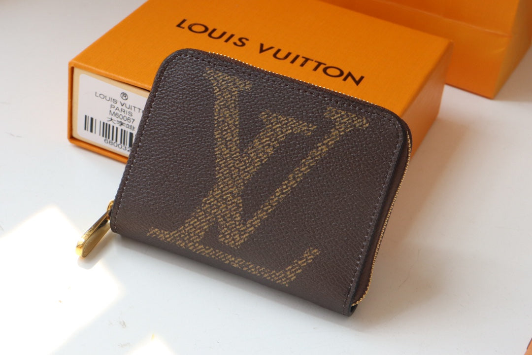 LOUIS VUITTON LV ZIPPY COIN PURSE MONOGRAM GIANT CANVAS