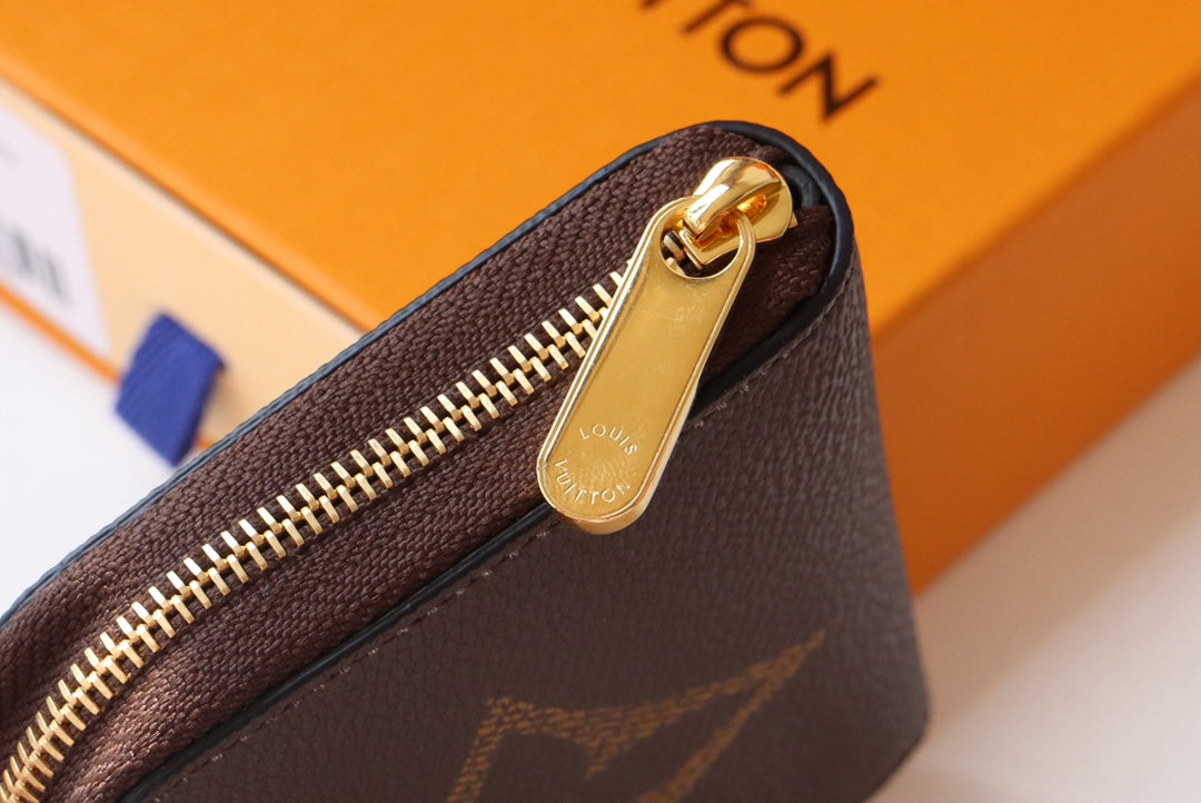 LOUIS VUITTON LV ZIPPY COIN PURSE MONOGRAM GIANT CANVAS