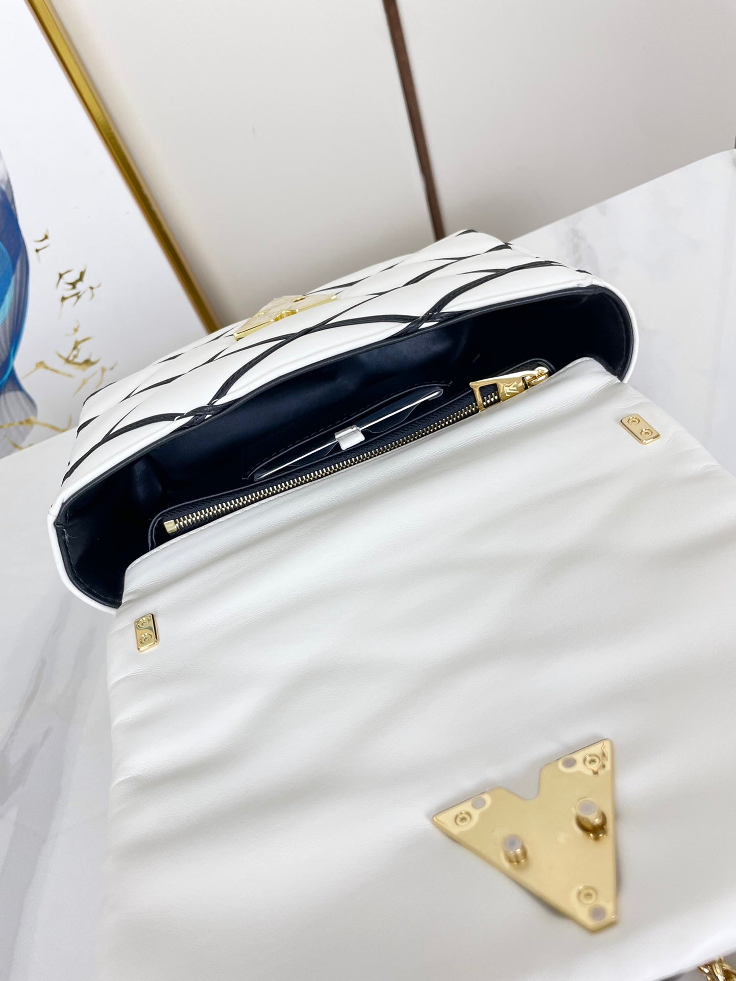 LOUIS VUITTON GO-14 MM 23 WHITE BLACK