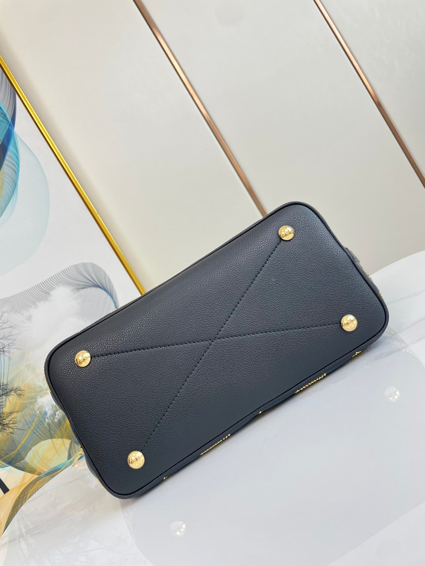 LOUIS VUITTON BLOSSOM MM 30 BLACK MAHINA CALFSKIN