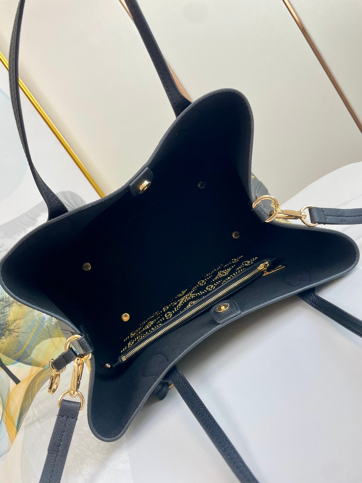 LOUIS VUITTON BLOSSOM MM 30 BLACK MAHINA CALFSKIN