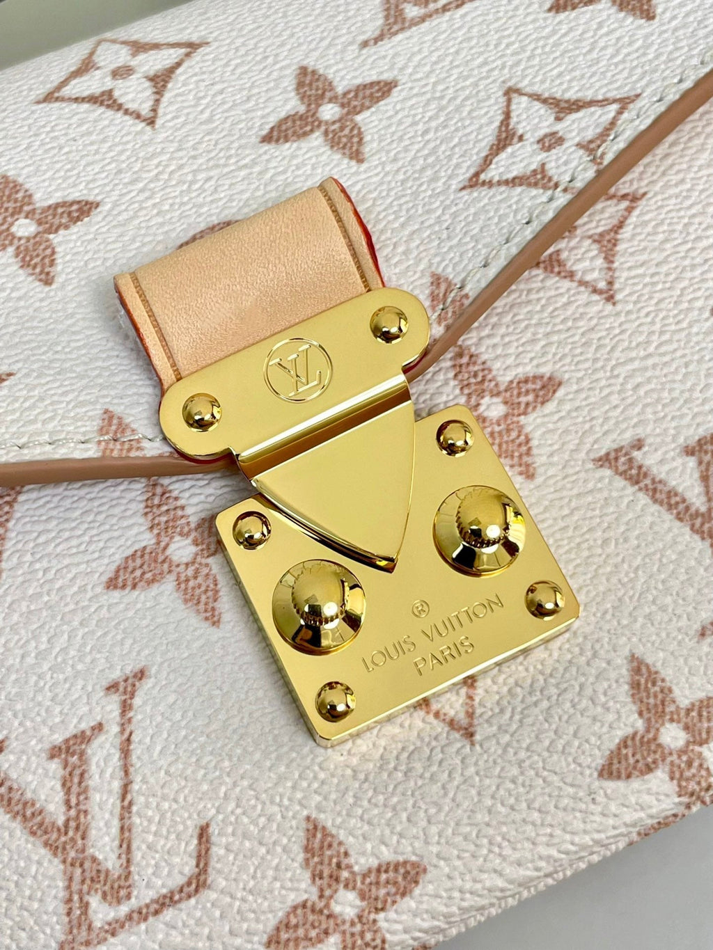 LOUIS VUITTON POCHETTE METIS 21.5 WHITE BROWN MONOGRAM CANVAS