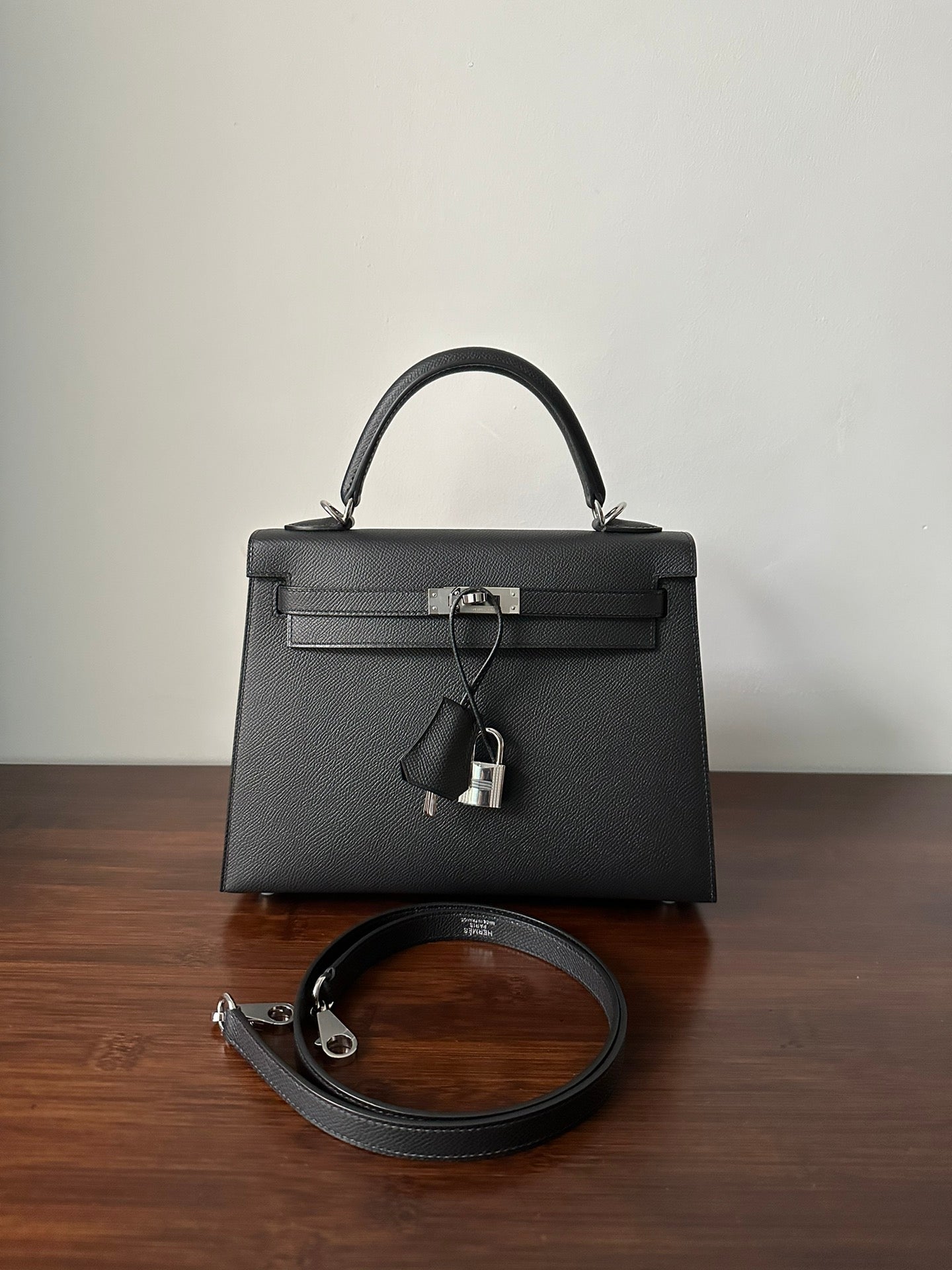 HERMES KELLY 25CM BLACK EPSOM SILVER HARDWARE
