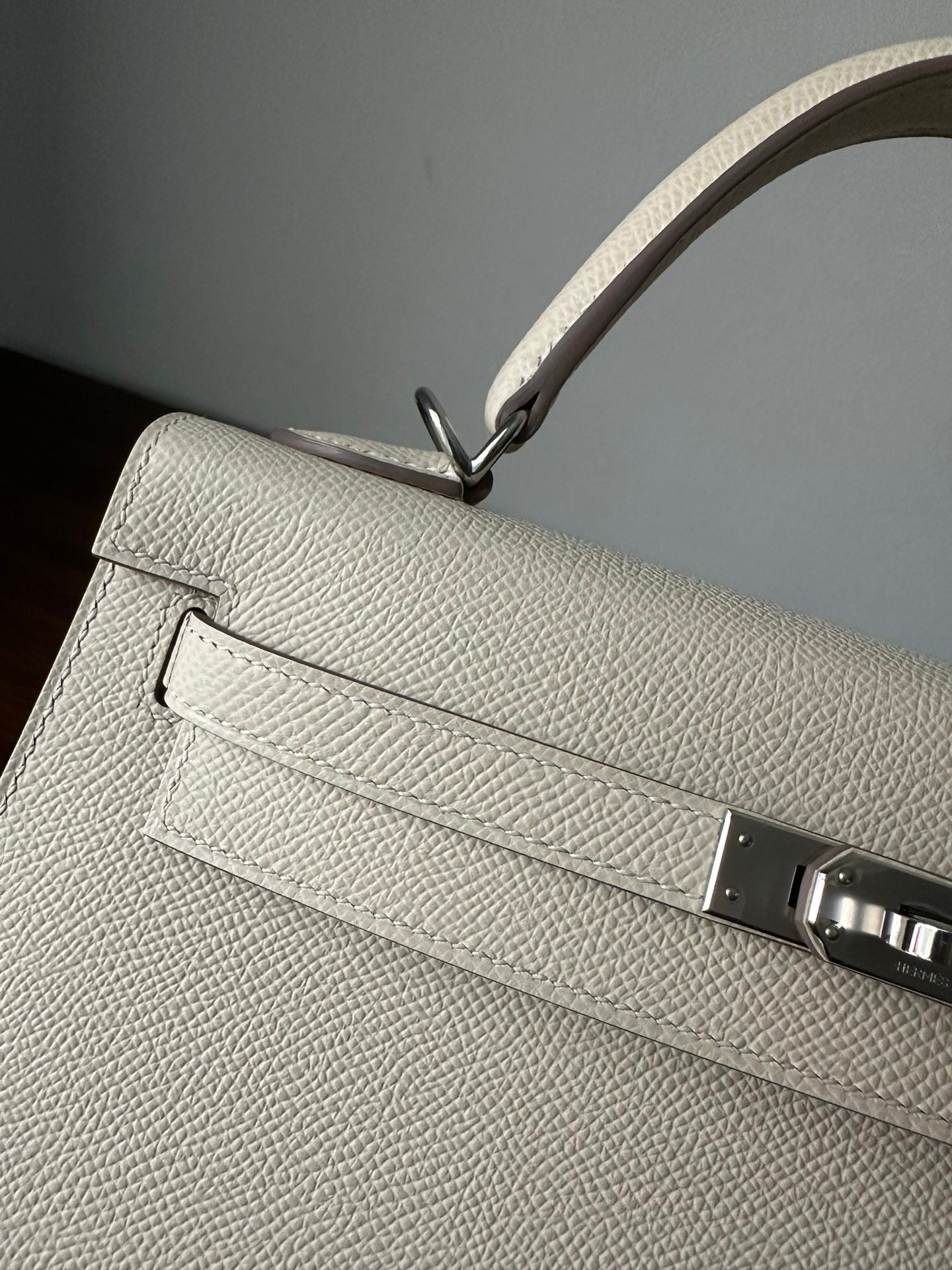 HERMES KELLY 25CM WHITE EPSOM SILVER HARDWARE