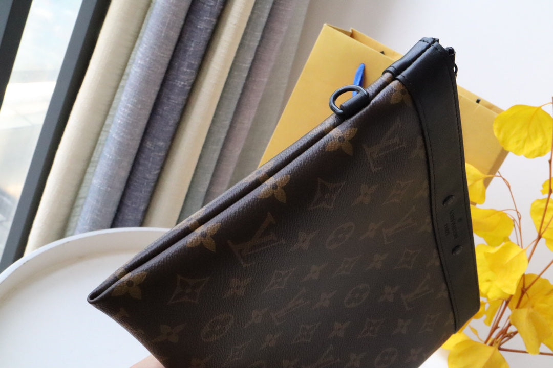 LOUIS VUITTON POCHETTE TO GO 30 MONOGRAM CANVAS