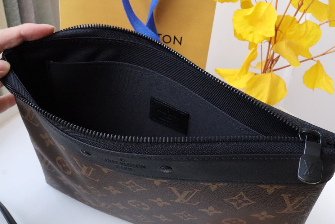LOUIS VUITTON POCHETTE TO GO 30 MONOGRAM CANVAS