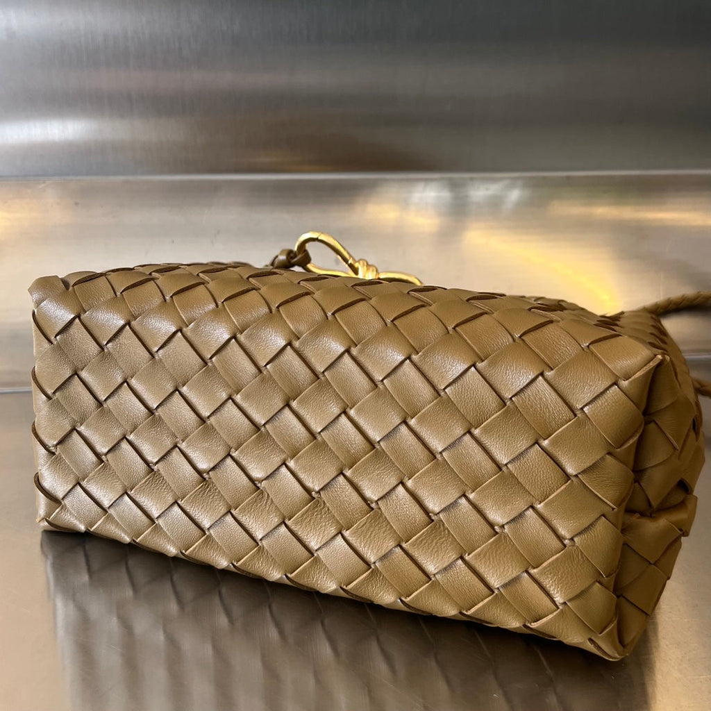BOTTEGA VENETA SMALL ANDIAMO 25CM BROWN LAMBSKIN