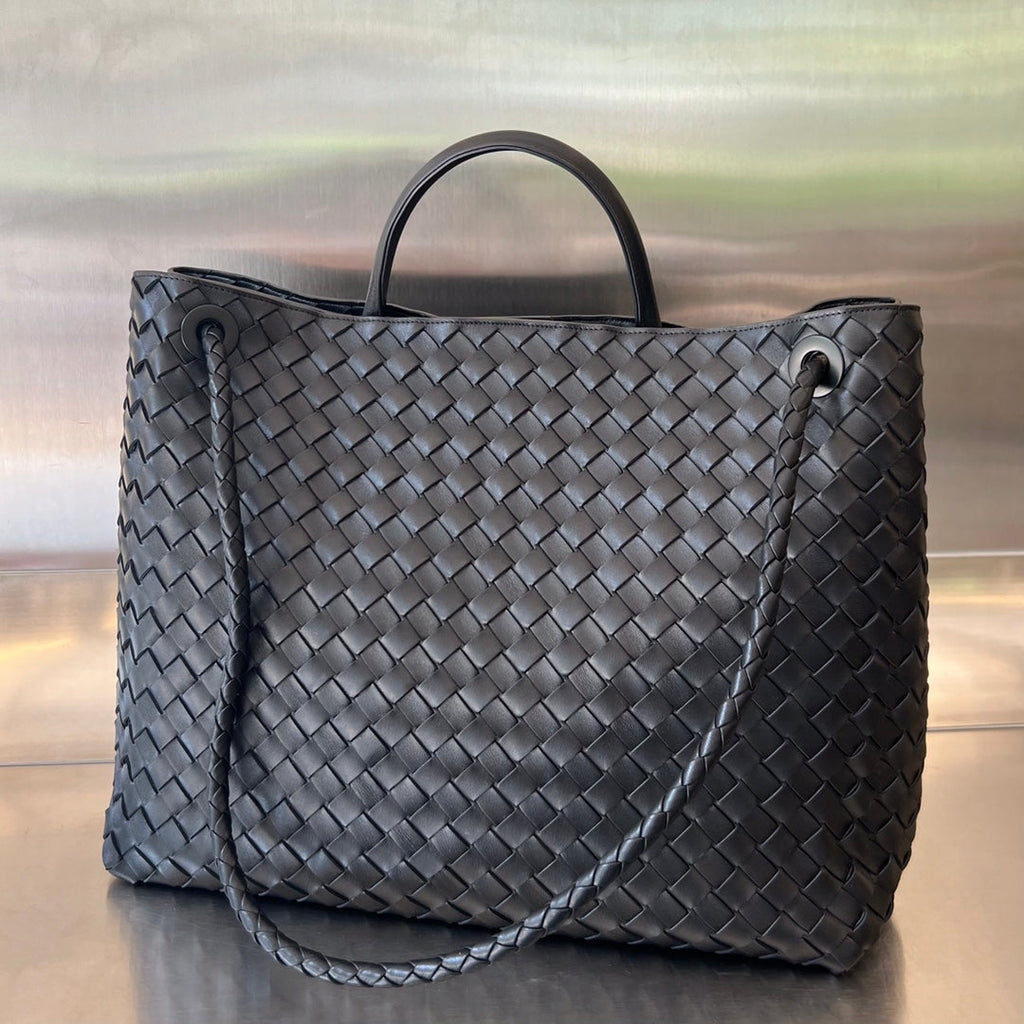 BOTTEGA VENETA LARGE ANDIAMO 45CM BLACK LAMBSKIN