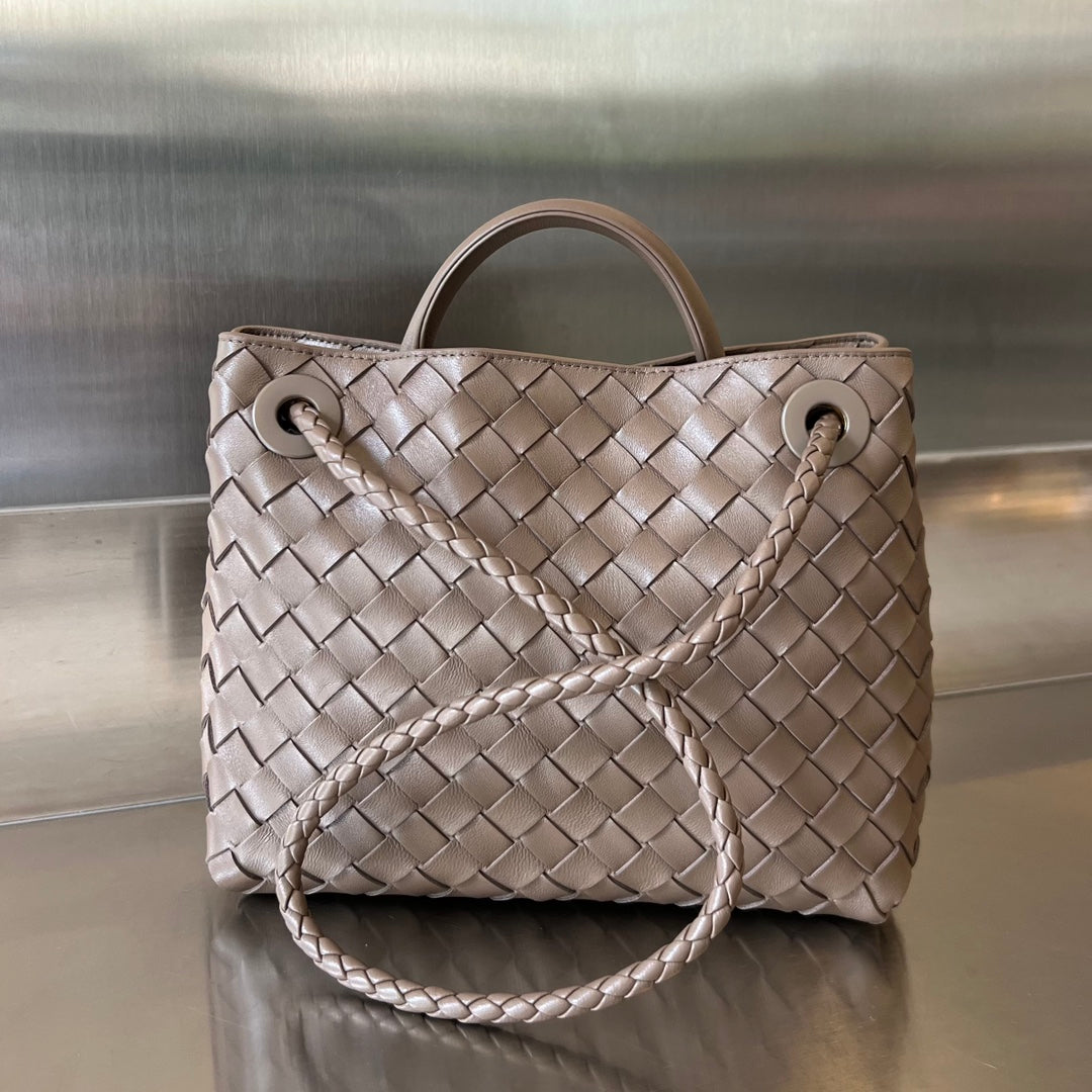 BOTTEGA VENETA SMALL ANDIAMO 25CM CHOCOLATE LAMBSKIN