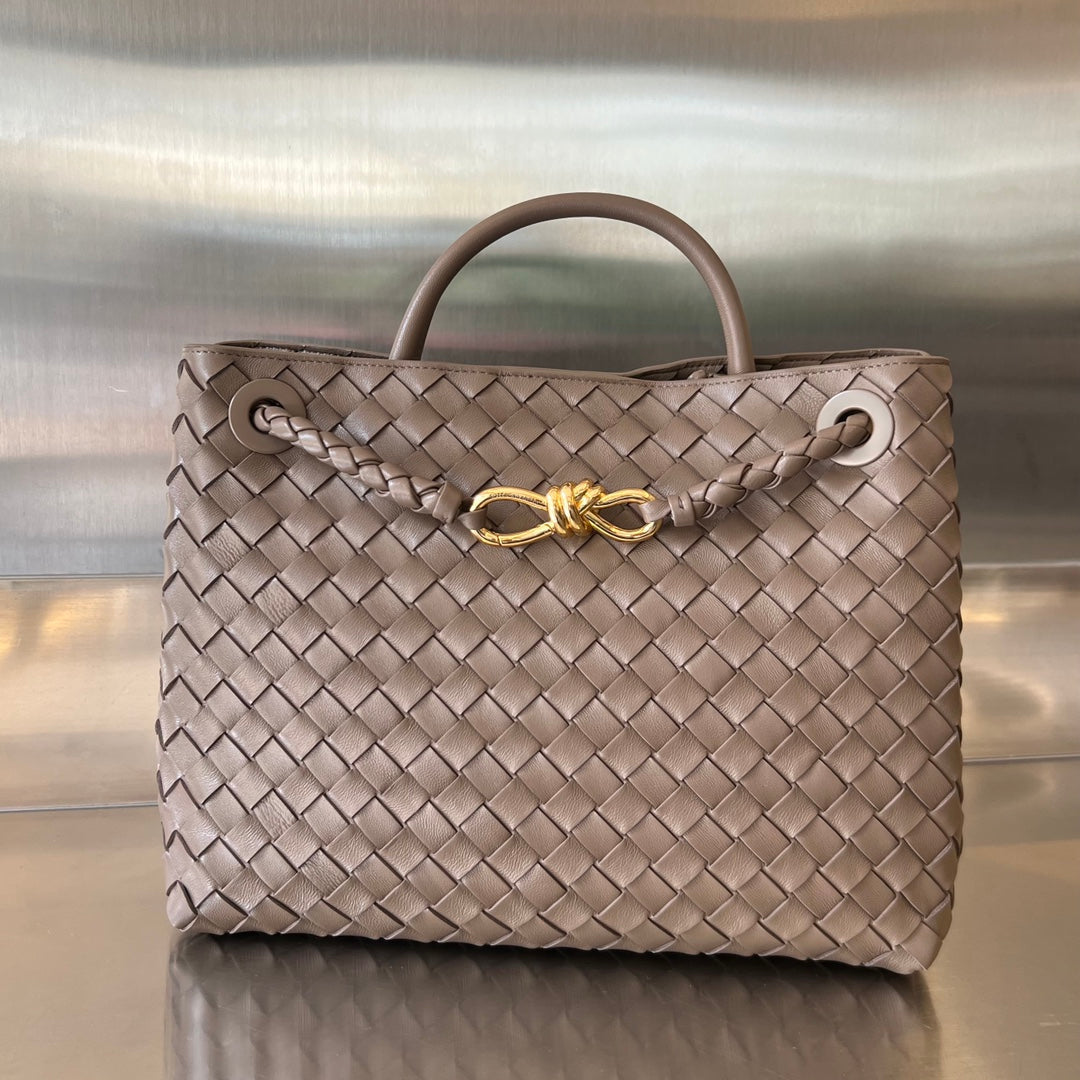 BOTTEGA VENETA MEDIUM ANDIAMO 32CM CHOCOLATE LAMBSKIN