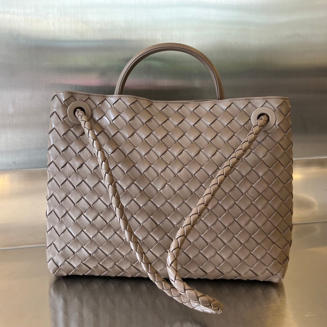 BOTTEGA VENETA MEDIUM ANDIAMO 32CM CHOCOLATE LAMBSKIN