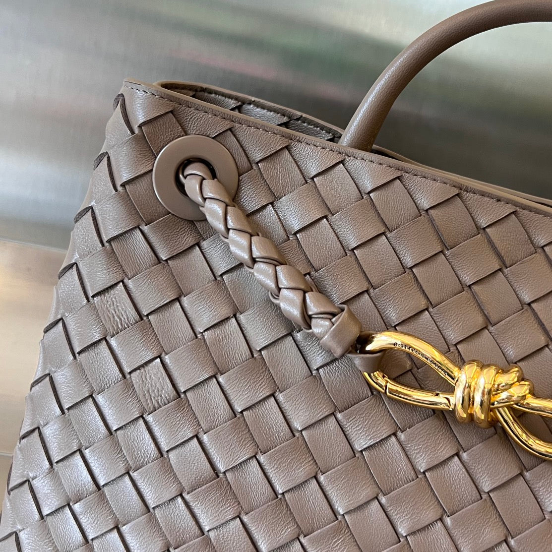 BOTTEGA VENETA MEDIUM ANDIAMO 32CM CHOCOLATE LAMBSKIN