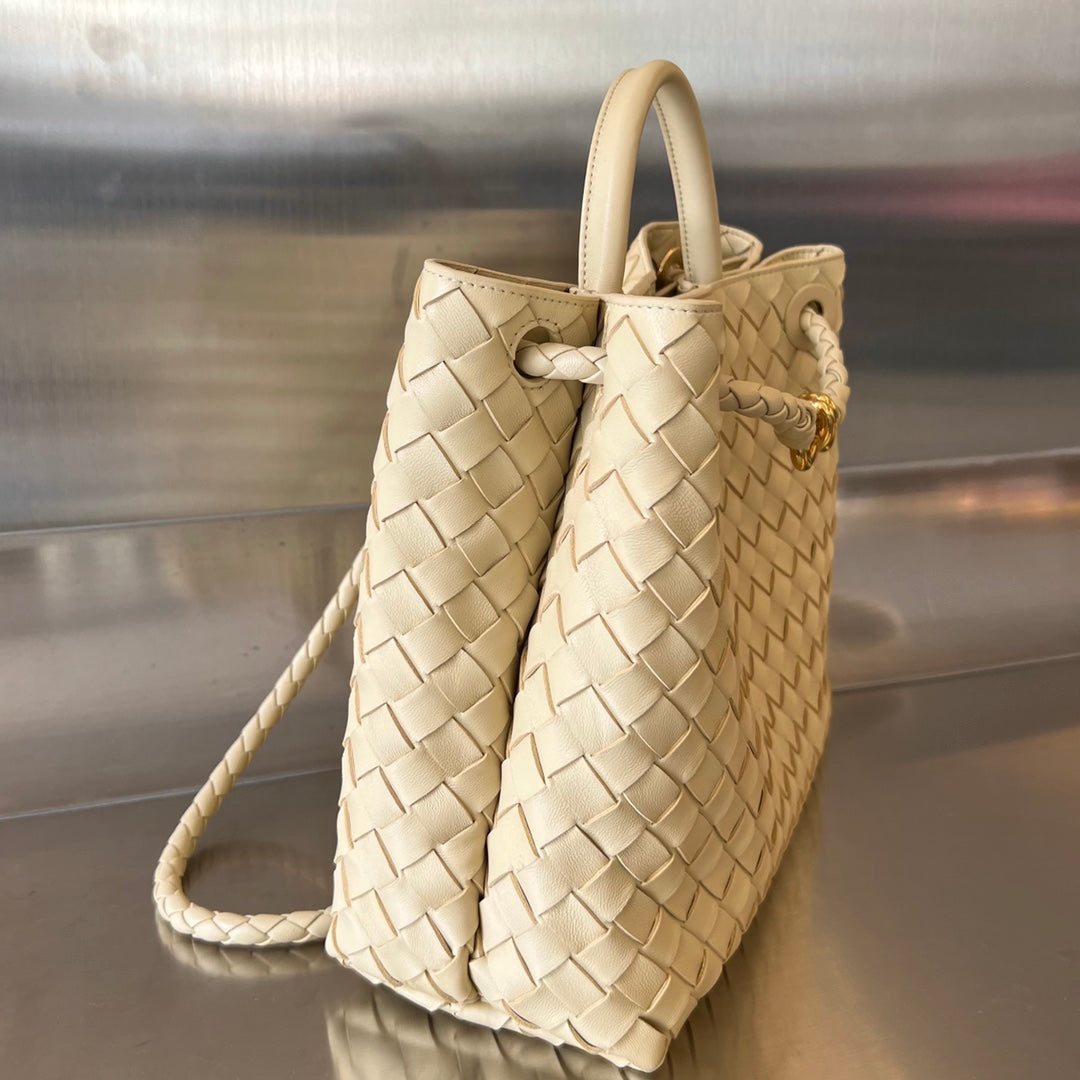 BOTTEGA VENETA MEDIUM ANDIAMO 32CM BEIGE LAMBSKIN
