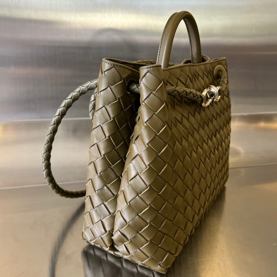 BOTTEGA VENETA MEDIUM ANDIAMO 32CM OLIVE LAMBSKIN