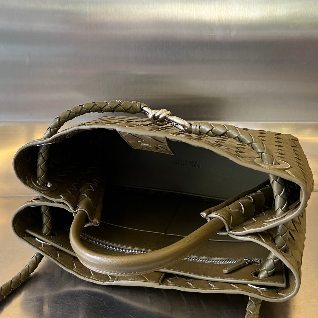 BOTTEGA VENETA MEDIUM ANDIAMO 32CM OLIVE LAMBSKIN
