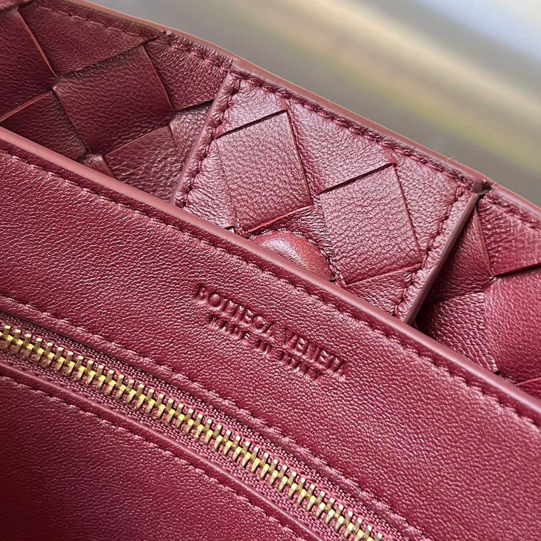 BOTTEGA VENETA SMALL ANDIAMO 25CM DARK RED LAMBSKIN