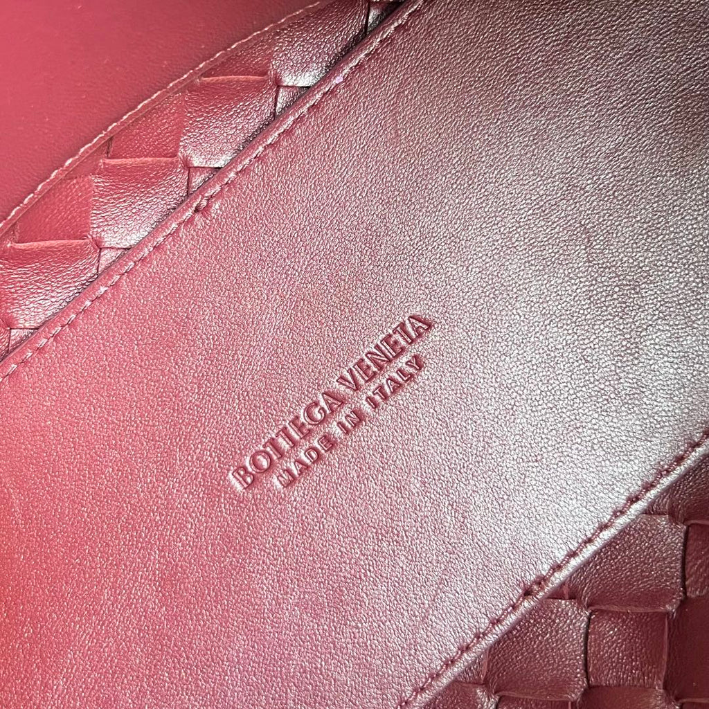 BOTTEGA VENETA SMALL ANDIAMO 25CM DARK RED LAMBSKIN