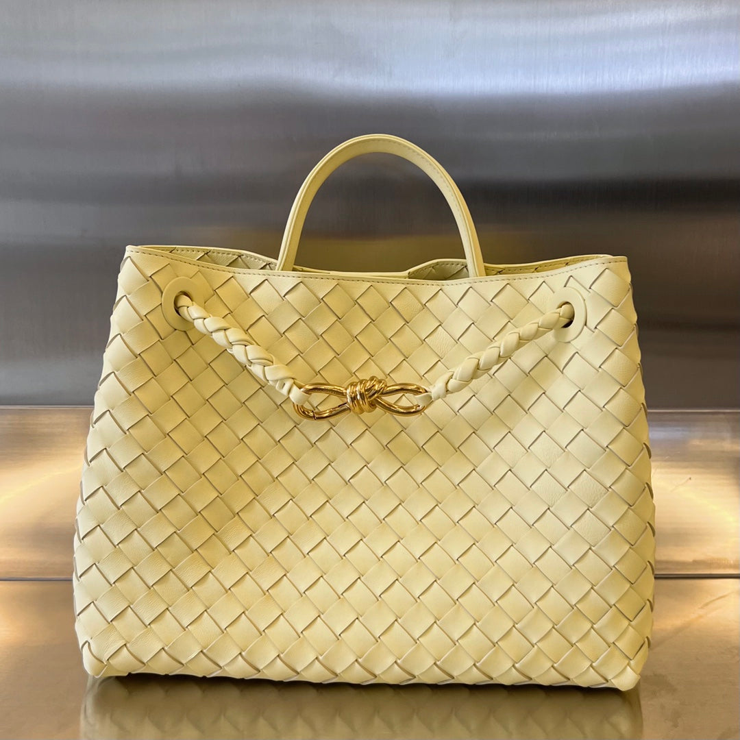 BOTTEGA VENETA MEDIUM ANDIAMO 32CM LIME LAMBSKIN