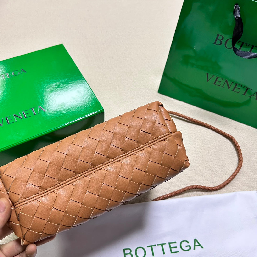 BOTTEGA VENETA SMALL ANDIAMO 25CM GOLD LAMBSKIN