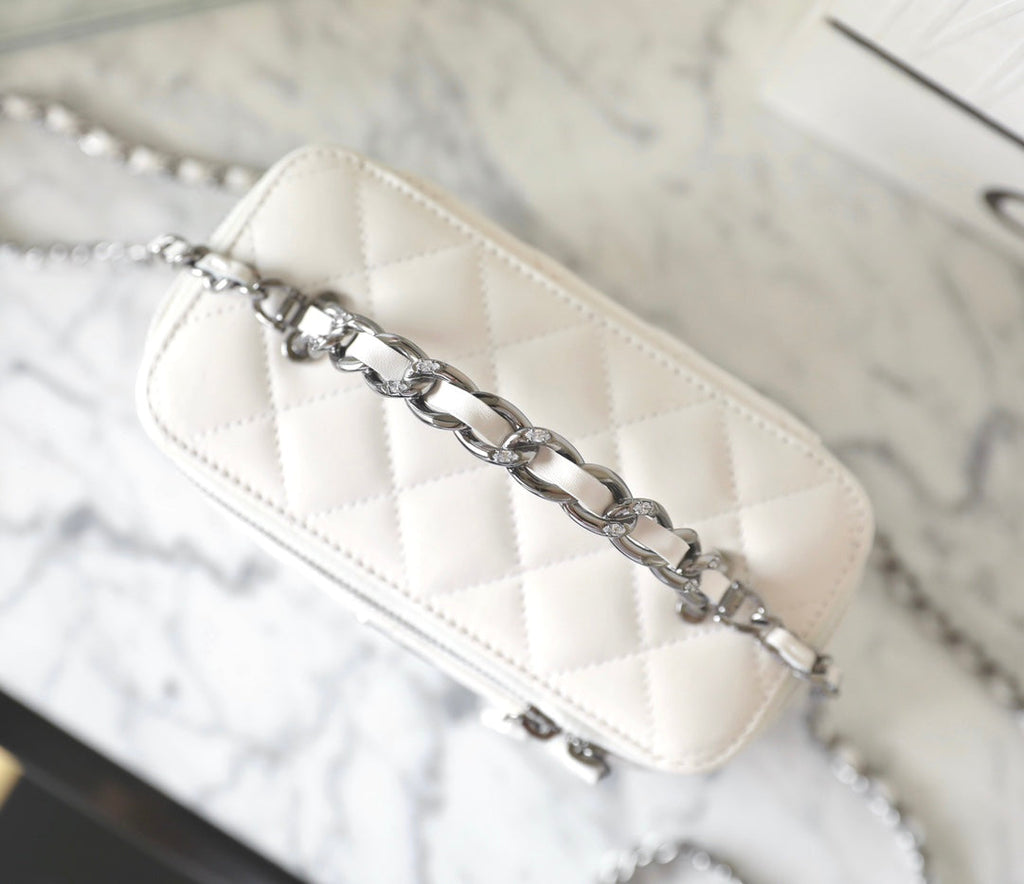 CHANEL VANITY CASE 17 WHITE LAMBSKIN SILVER HARDWARE