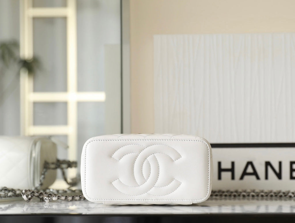 CHANEL VANITY CASE 17 WHITE LAMBSKIN SILVER HARDWARE