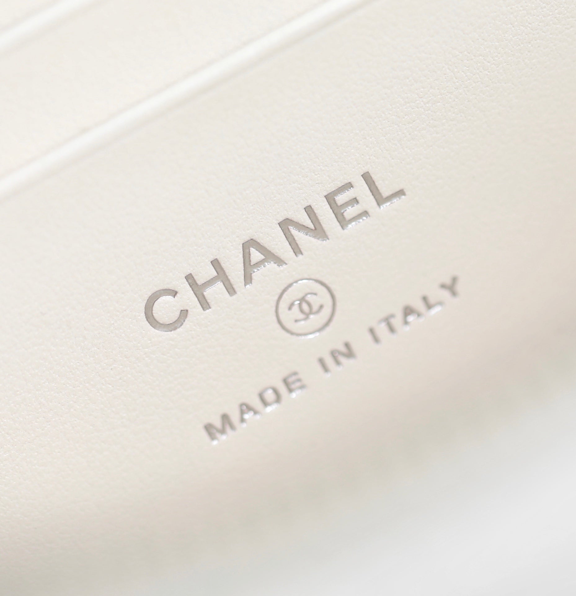 CHANEL VANITY CASE 17 WHITE LAMBSKIN SILVER HARDWARE
