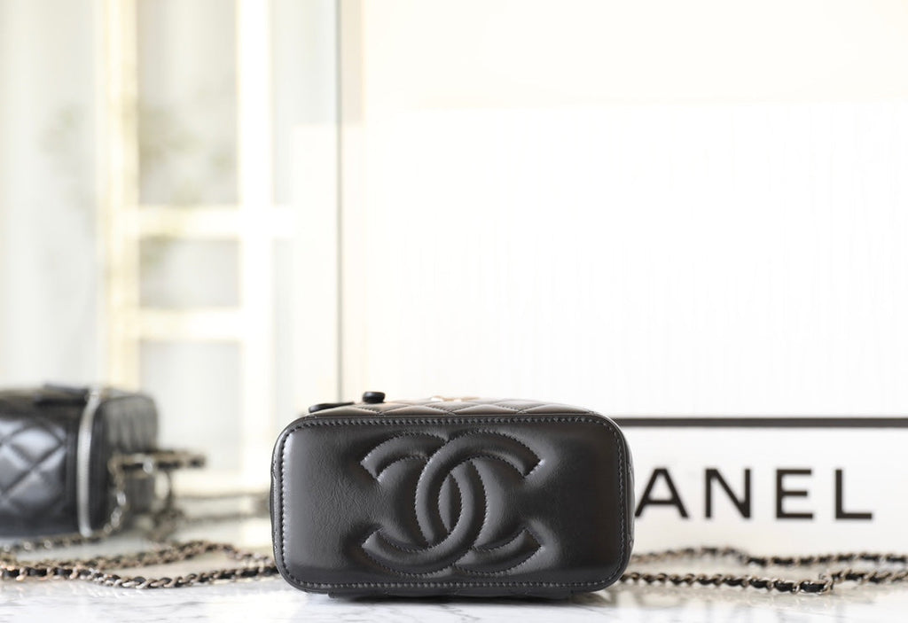 CHANEL VANITY CASE 17 BLACK LAMBSKIN SILVER HARDWARE