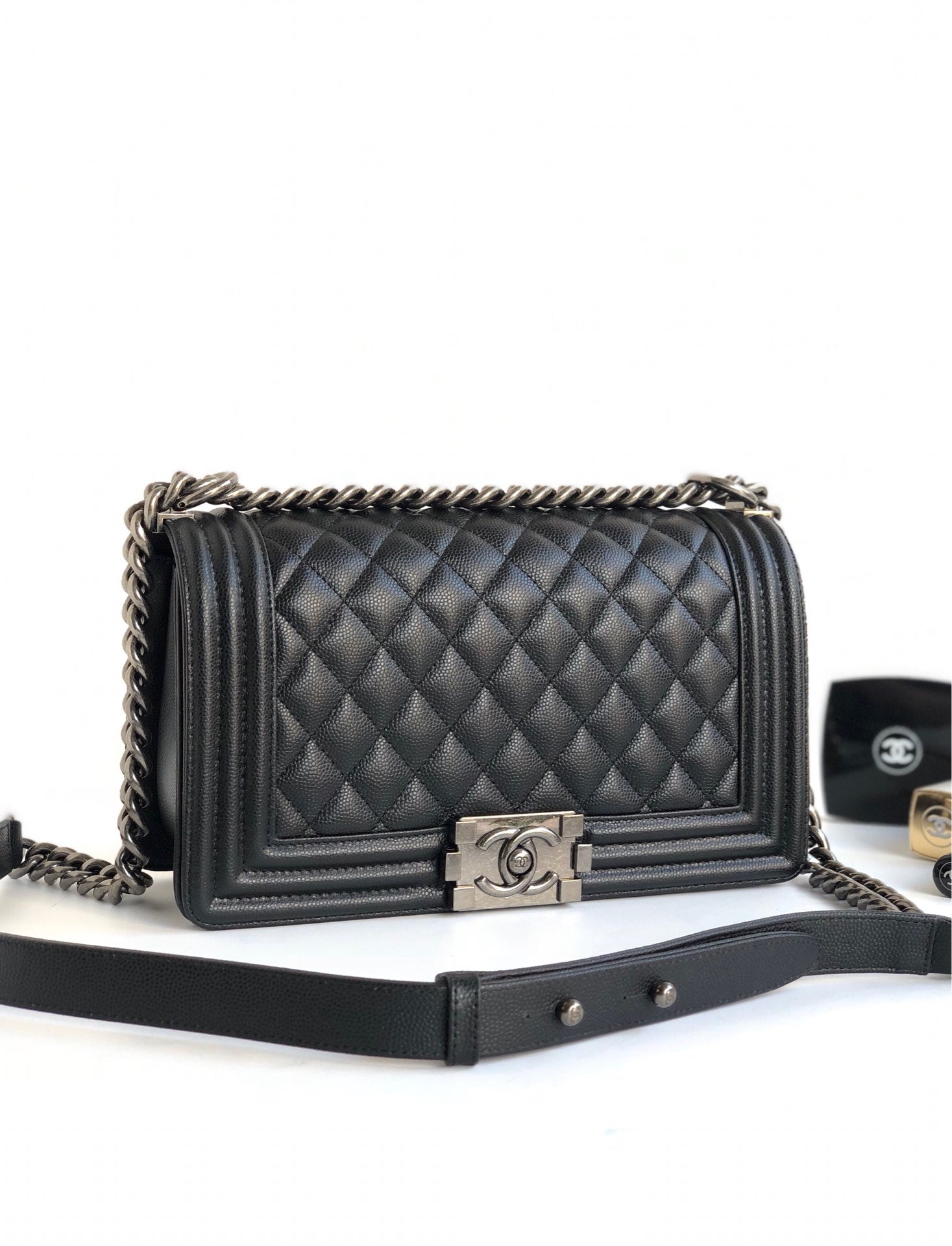 CHANEL MEDIUM 25 BOY BAG IN BLACK LAMBSKIN SILVER HARDWARE