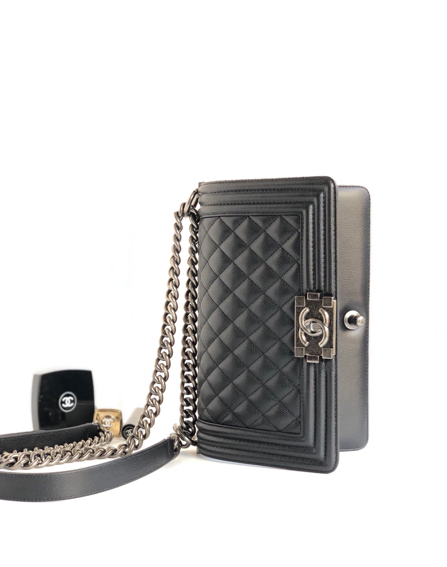 CHANEL MEDIUM 25 BOY BAG IN BLACK LAMBSKIN SILVER HARDWARE