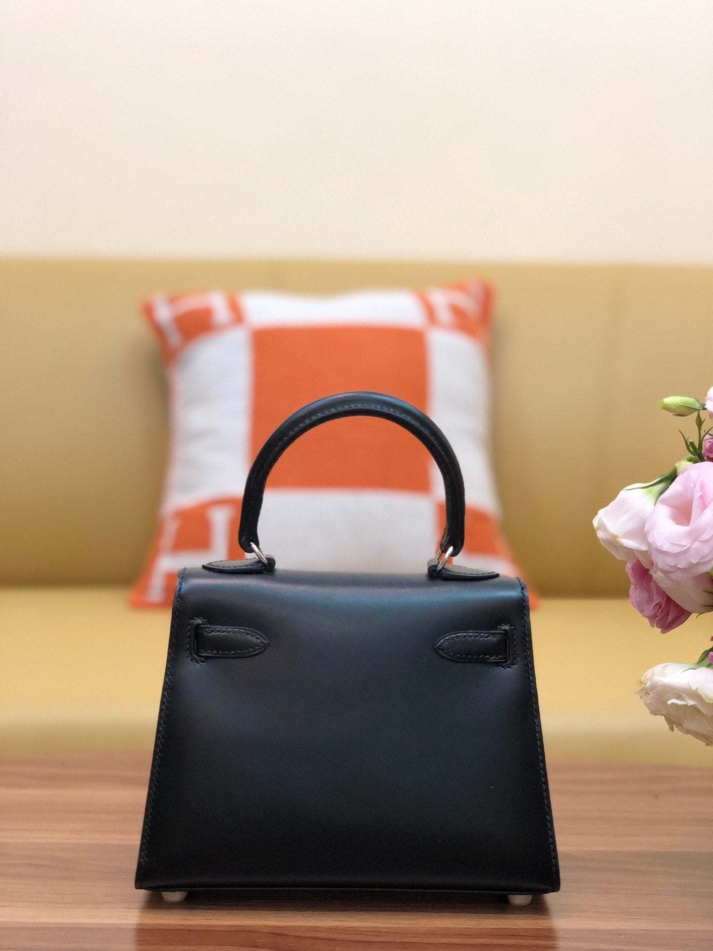HERMES KELLY MINI 20 BAG IN BLACK SMOOTH CALFSKIN WITH SILVER HARDWARE