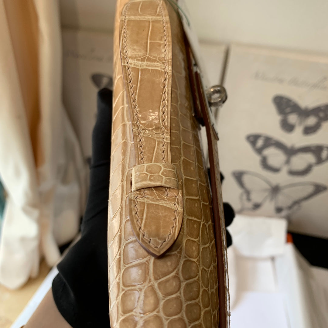 HERMES KELLY CUT 31 IN TORTILLA BROWN ALLIGATOR LEATHER WITH SILVER HARDWARE