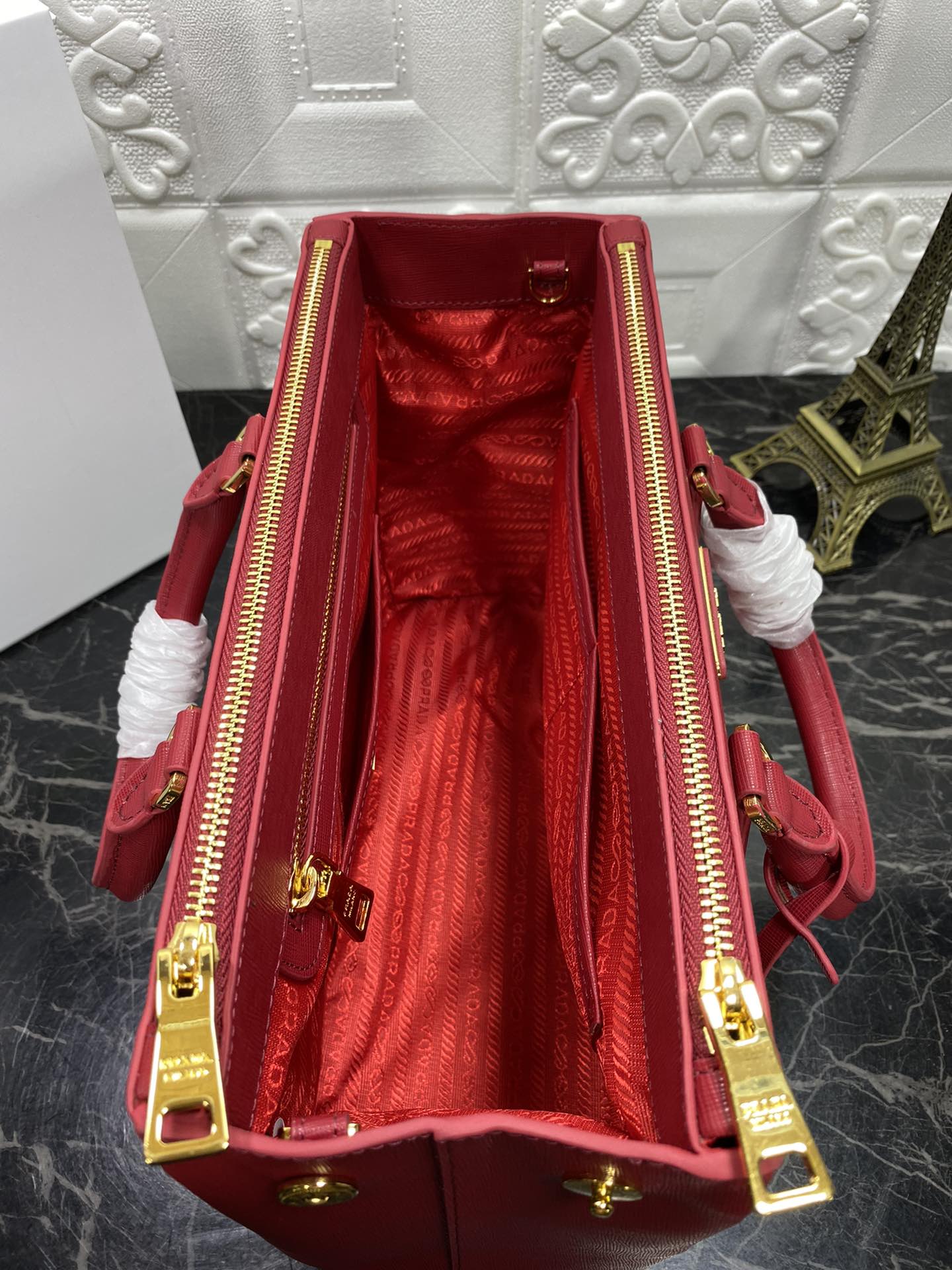 PRADA GALLERIA 32 BAG IN CHERRY RED SAFFIANO LEATHER