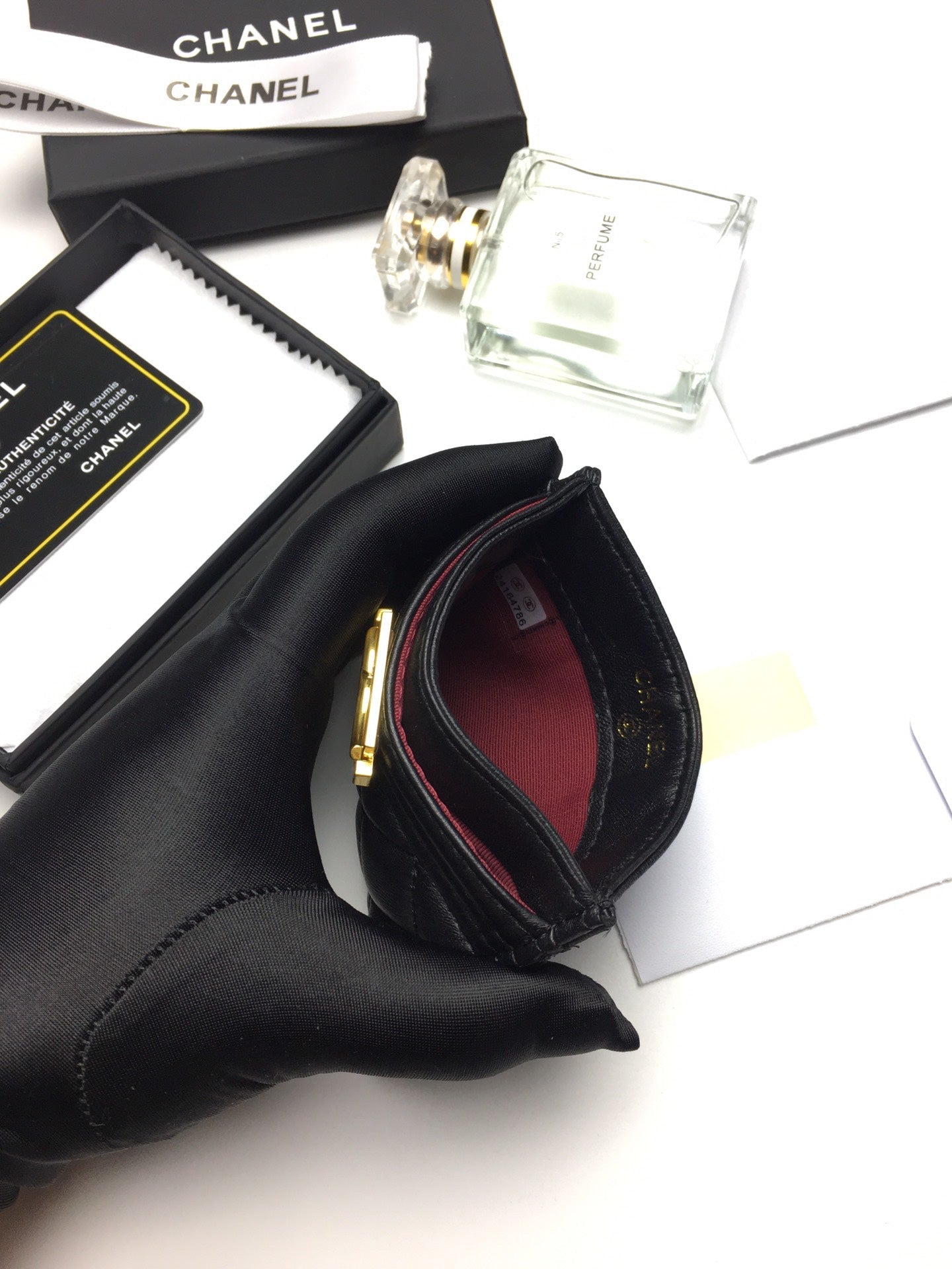 CHANEL BOY CARD HOLDER 11.2 BLACK CALFSKIN GOLD ICON