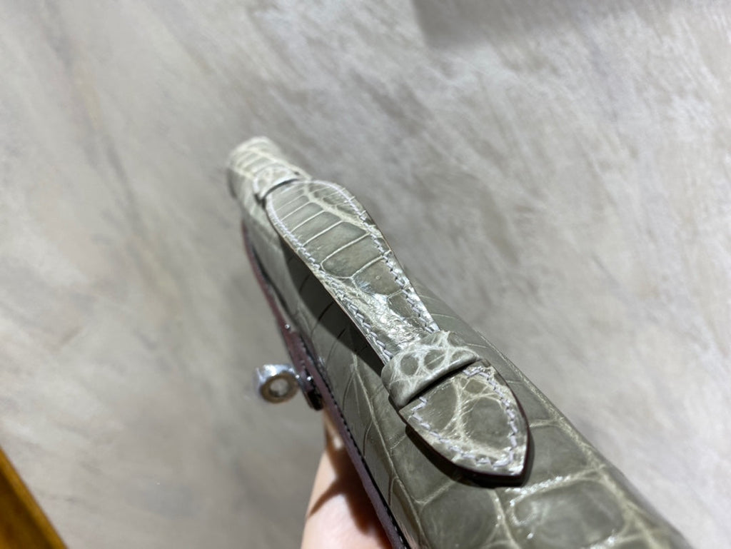HERMES KELLY CUT 31 IN ASH GRAY SHINNY ALLIGATOR LEATHER WITH SILVER HARDWARE