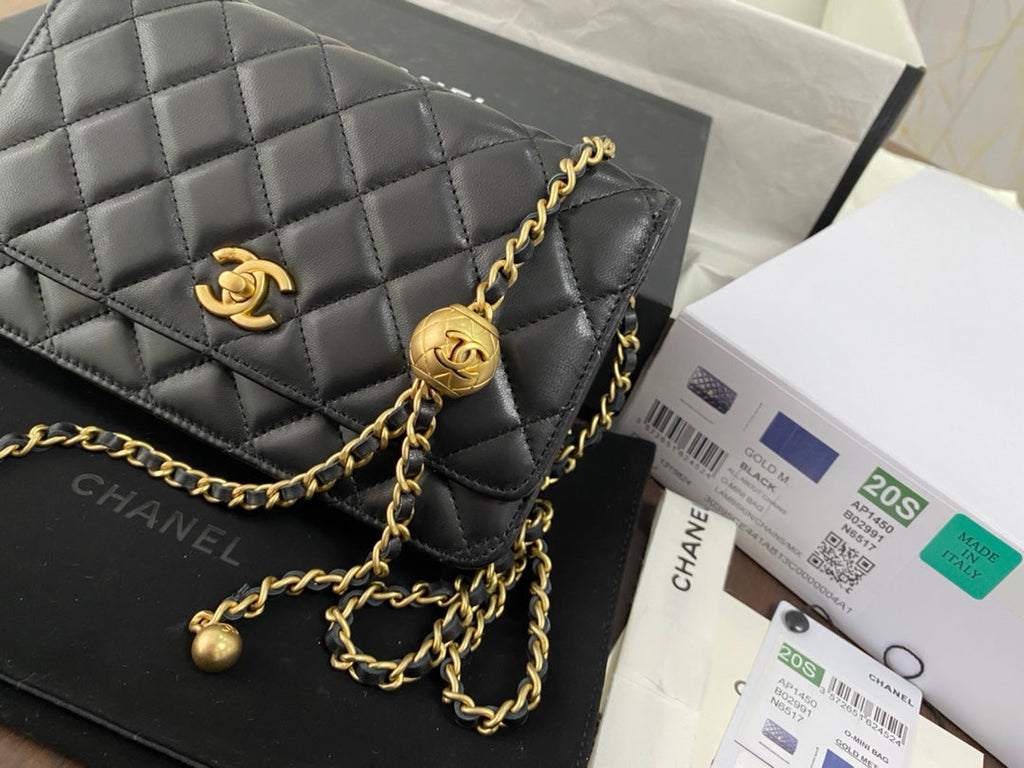 CHANEL CLASSIC WOC 19CM BLACK LAMBSKIN GOLD HARDWARE