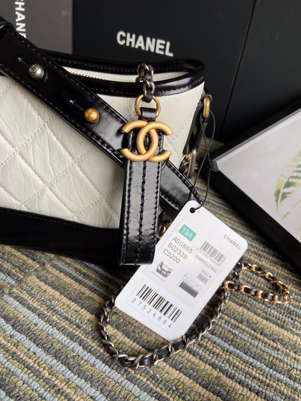 CHANEL MEDIUM 20 HOBO BAG IN WHITE MIX BLACK CALFSKIN WITH STRAP
