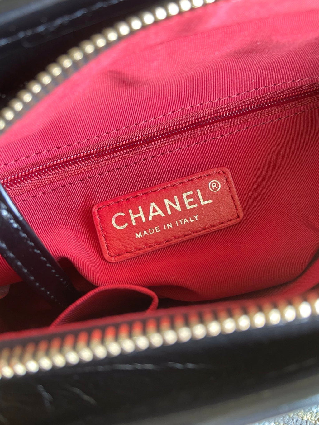 CHANEL MEDIUM 20 HOBO BAG IN BLACK CALFSKIN WITH STRAP