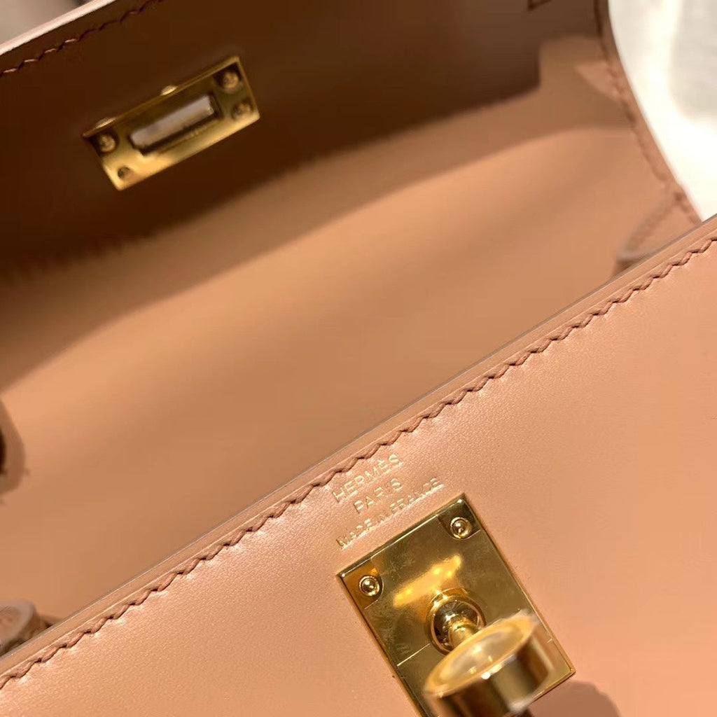 HERMES KELLY MINI 20 BAG IN CORAL PINK SMOOTH CALFSKIN WITH GOLD HARDWARE