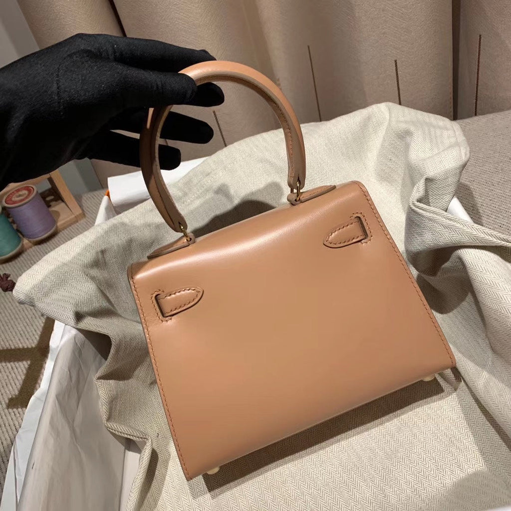 HERMES KELLY MINI 20 BAG IN CORAL PINK SMOOTH CALFSKIN WITH GOLD HARDWARE