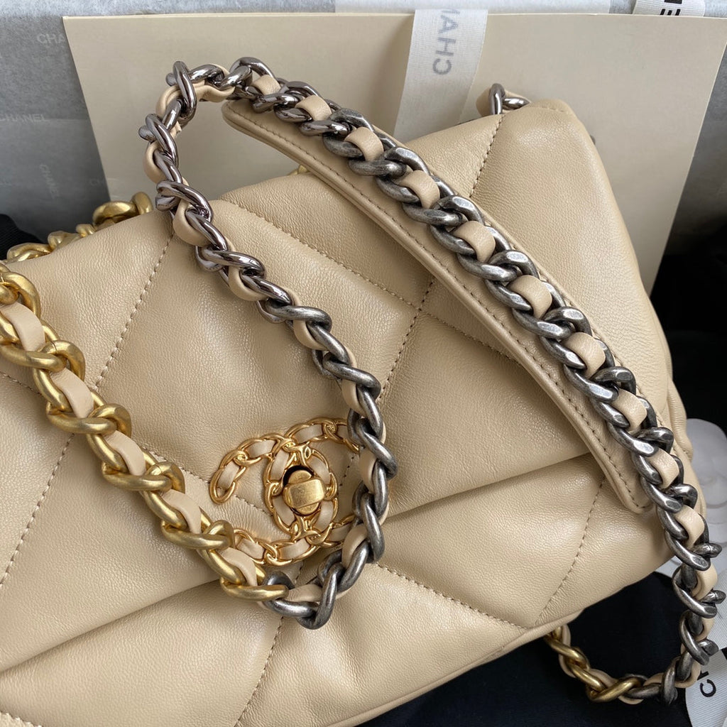 CHANEL MEDIUM 26 FLAP BAG IN BEIGE CREAM LAMBSKIN