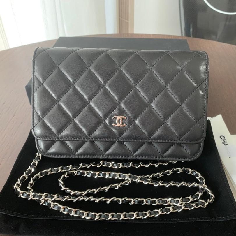 CHANEL MINI 19 CLASSIC WALLET WITH STRAP IN BLACK LAMBSKIN WITH SILVER HARDWARE